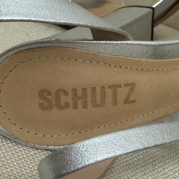 Schutz block heel sandals in metallic silver - Picture 4 of 7